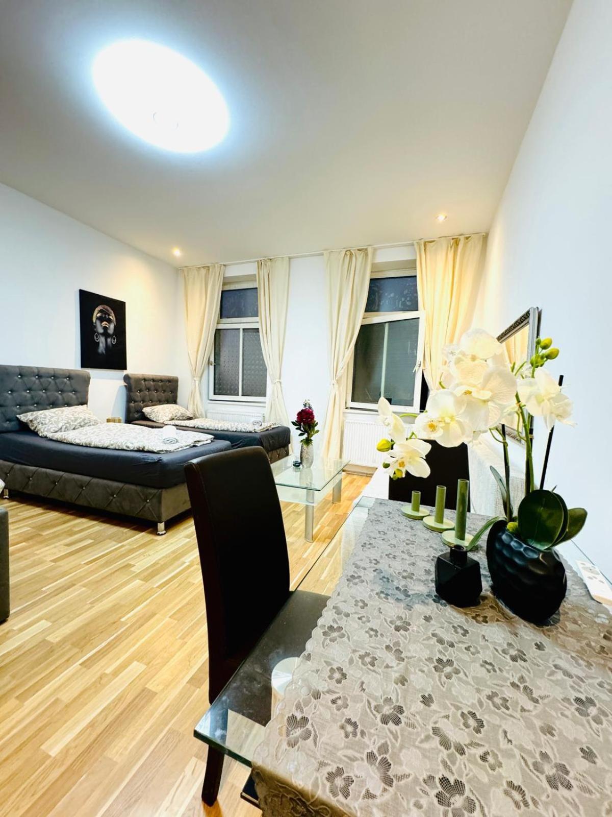 Chic For 5p, 12-min Walk To Augarten Appartement Wenen