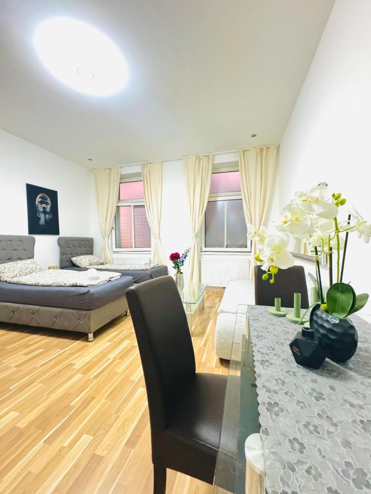 Chic For 5p, 12-min Walk To Augarten Appartement *